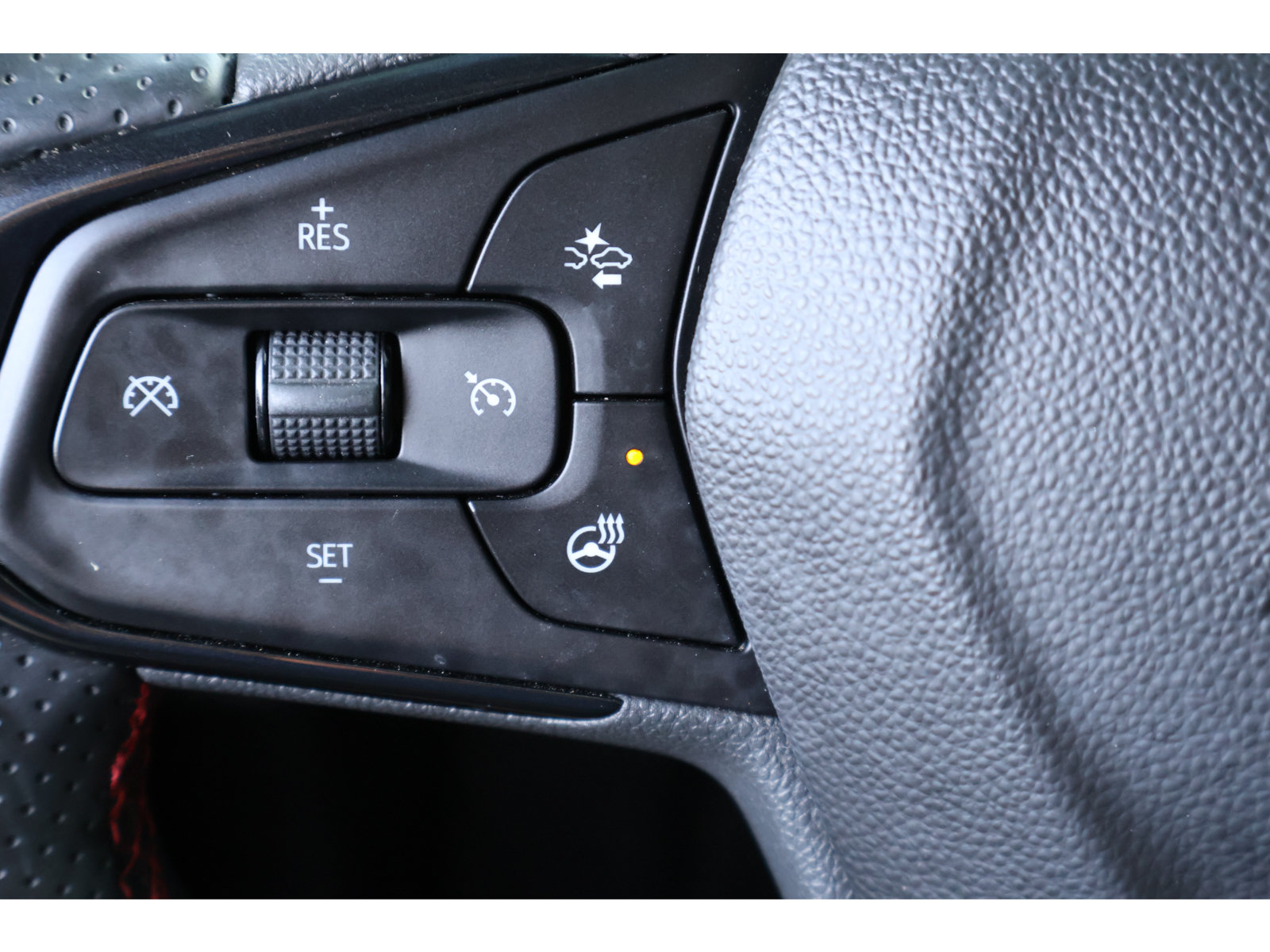 Used 2024 Chevrolet Trax RS FWD image 6