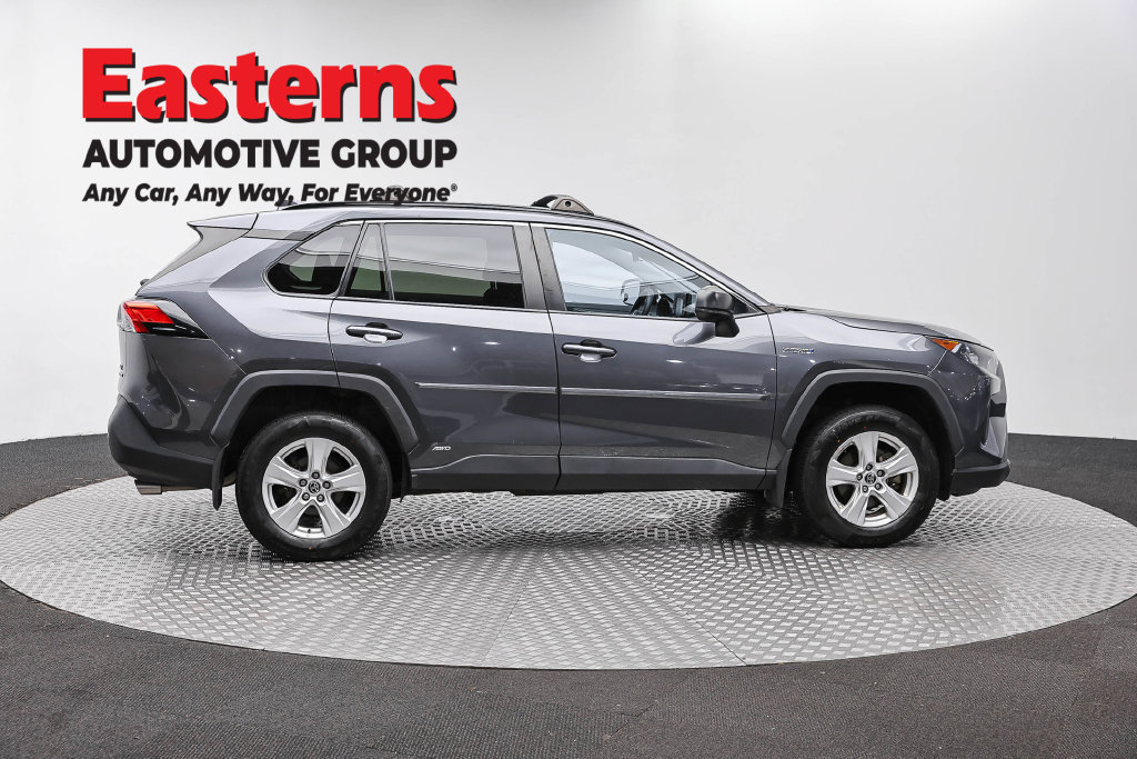 Used 2021 Toyota RAV4 LE w/ Carpet Mat Package (TMS) AWD/4WD image 5