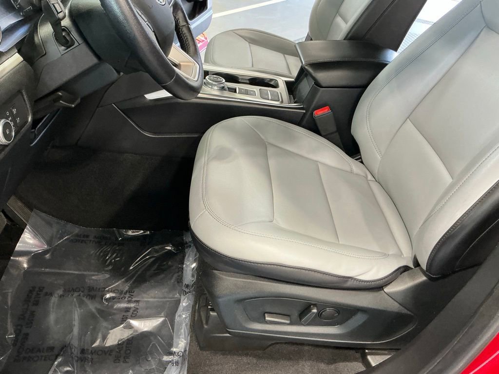 Used 2021 Ford Explorer XLT w/ Equipment Group 202A image 12