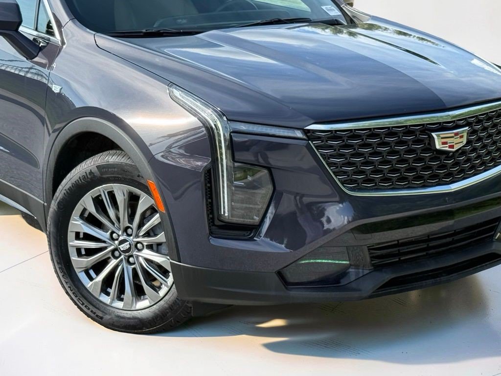Certified 2025 Cadillac XT4 Premium Luxury FWD image 6