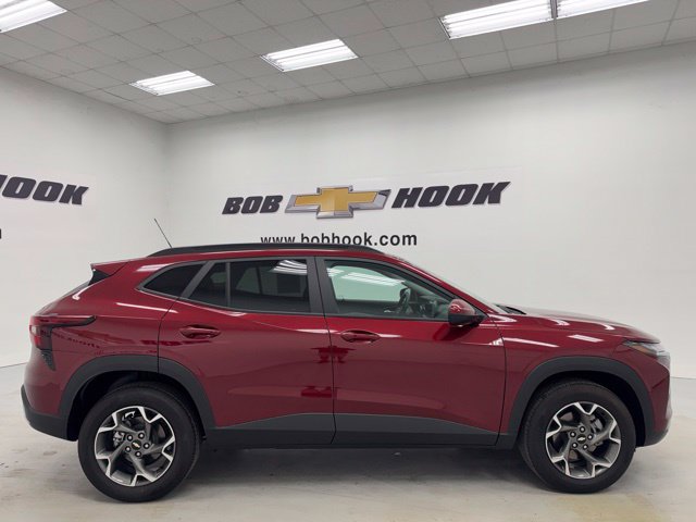 Used 2024 Chevrolet Trax LT FWD image 4
