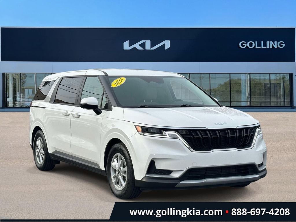 Used 2023 Kia Carnival LX image 1