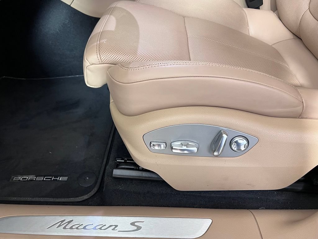 Certified 2023 Porsche Macan S AWD/4WD image 29