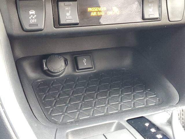 Used 2022 Toyota RAV4 XLE Premium AWD/4WD image 26