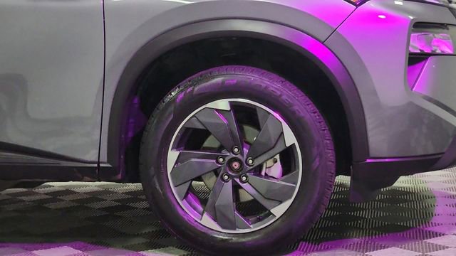 Used 2024 Nissan Rogue SV image 22