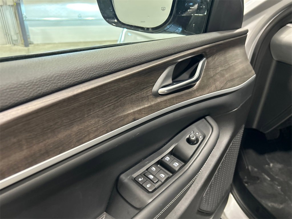 New 2026 Jeep Grand Cherokee Laredo image 14