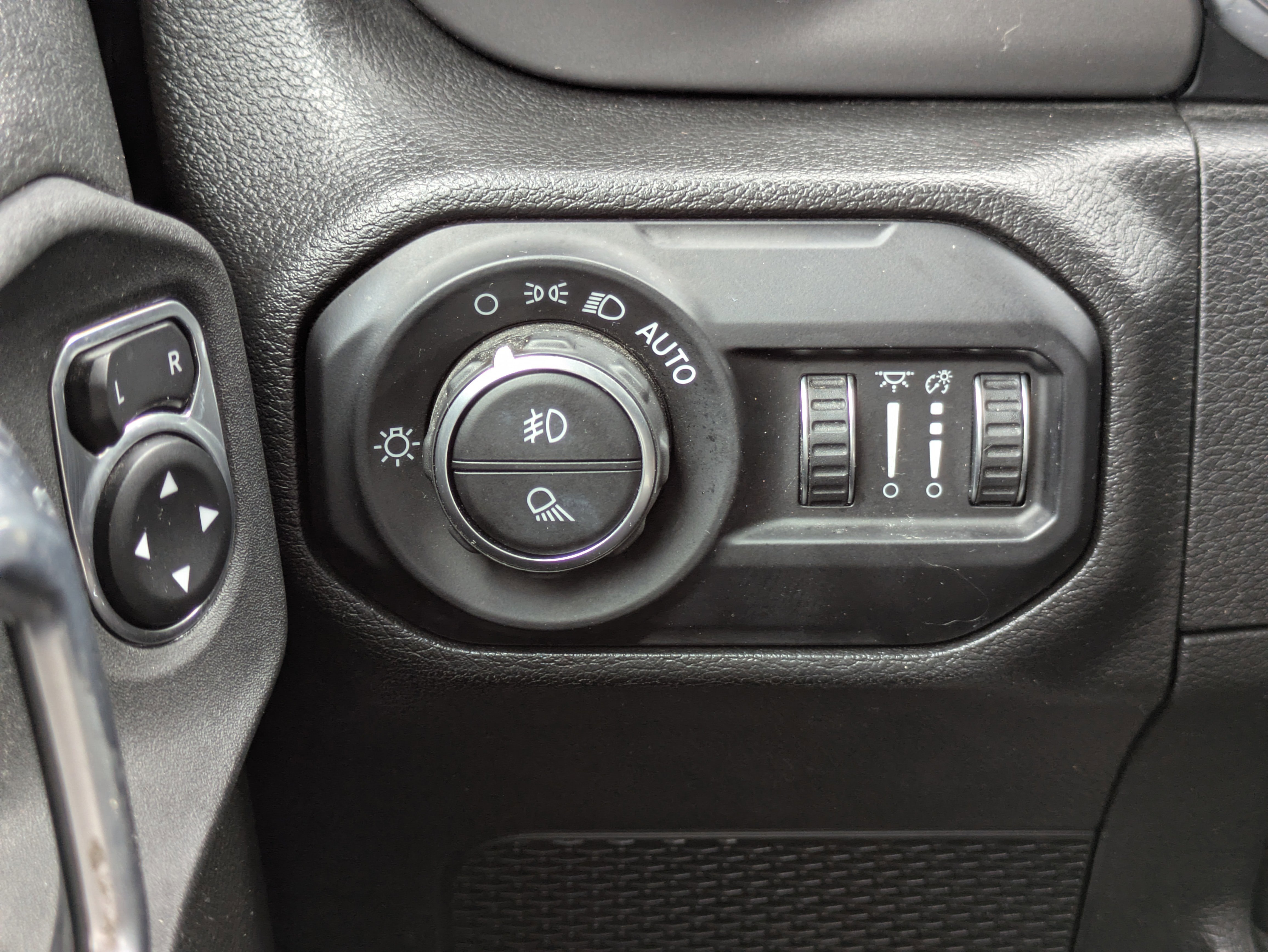 Used 2022 Jeep Gladiator Sport image 15