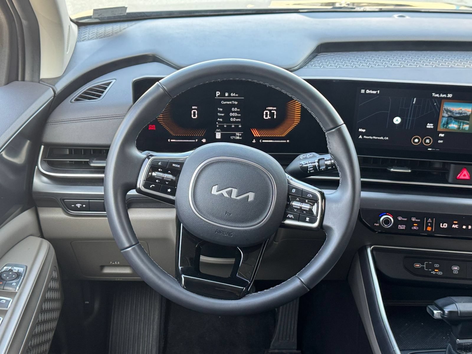 Used 2026 Kia Carnival FWD image 29
