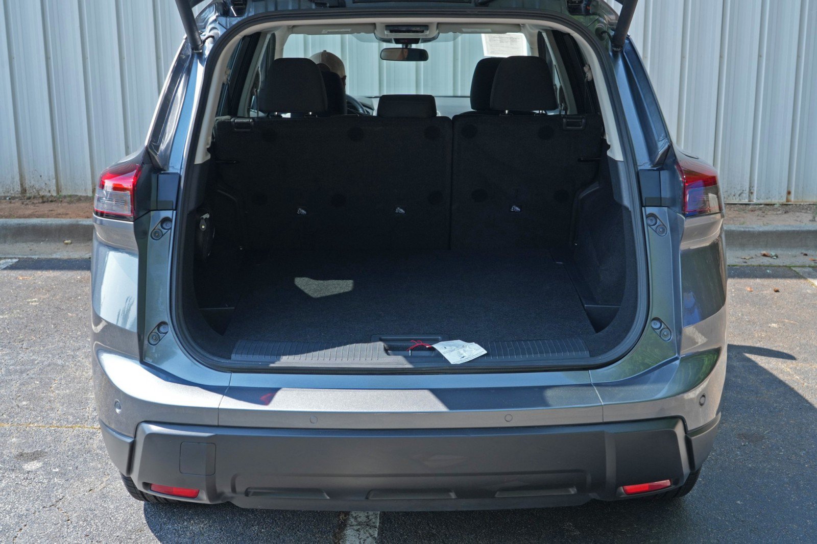 Used 2025 Nissan Rogue SV FWD image 9