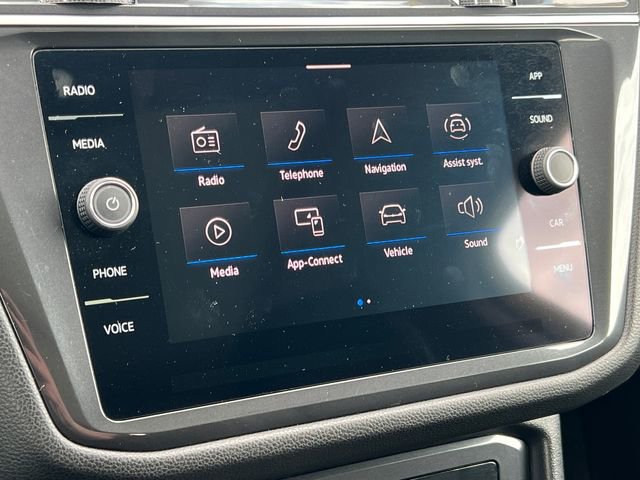 Used 2024 Volkswagen Tiguan SE image 25