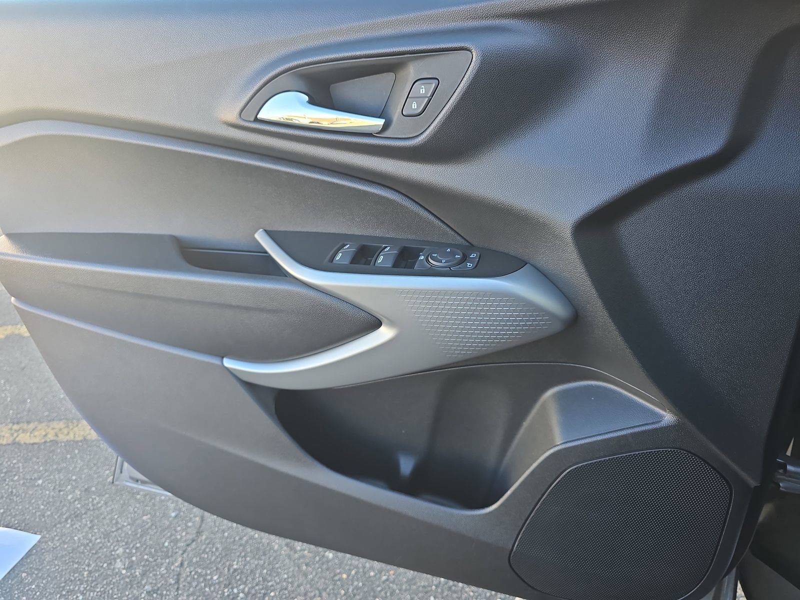 Used 2025 Chevrolet Trax LS w/ Driver Confidence Package image 33