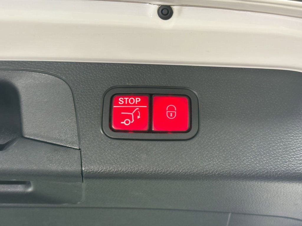 Certified 2022 Mercedes-Benz GLC 300 4MATIC w/ AMG Line image 31