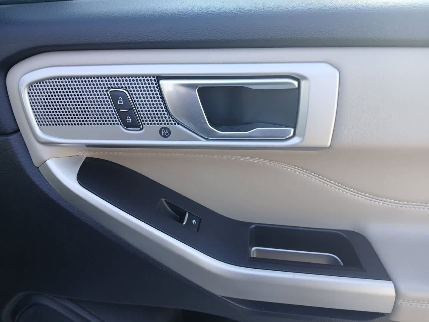 Used 2023 Ford Explorer Limited AWD/4WD image 44