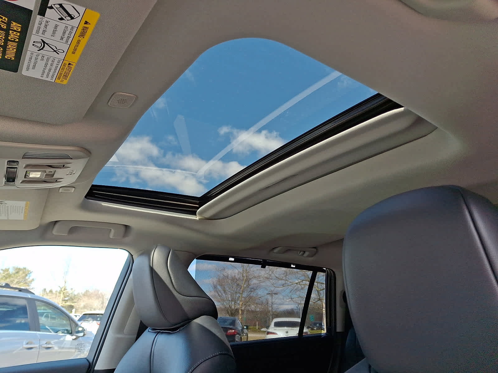 Used 2023 Toyota Highlander XLE image 16