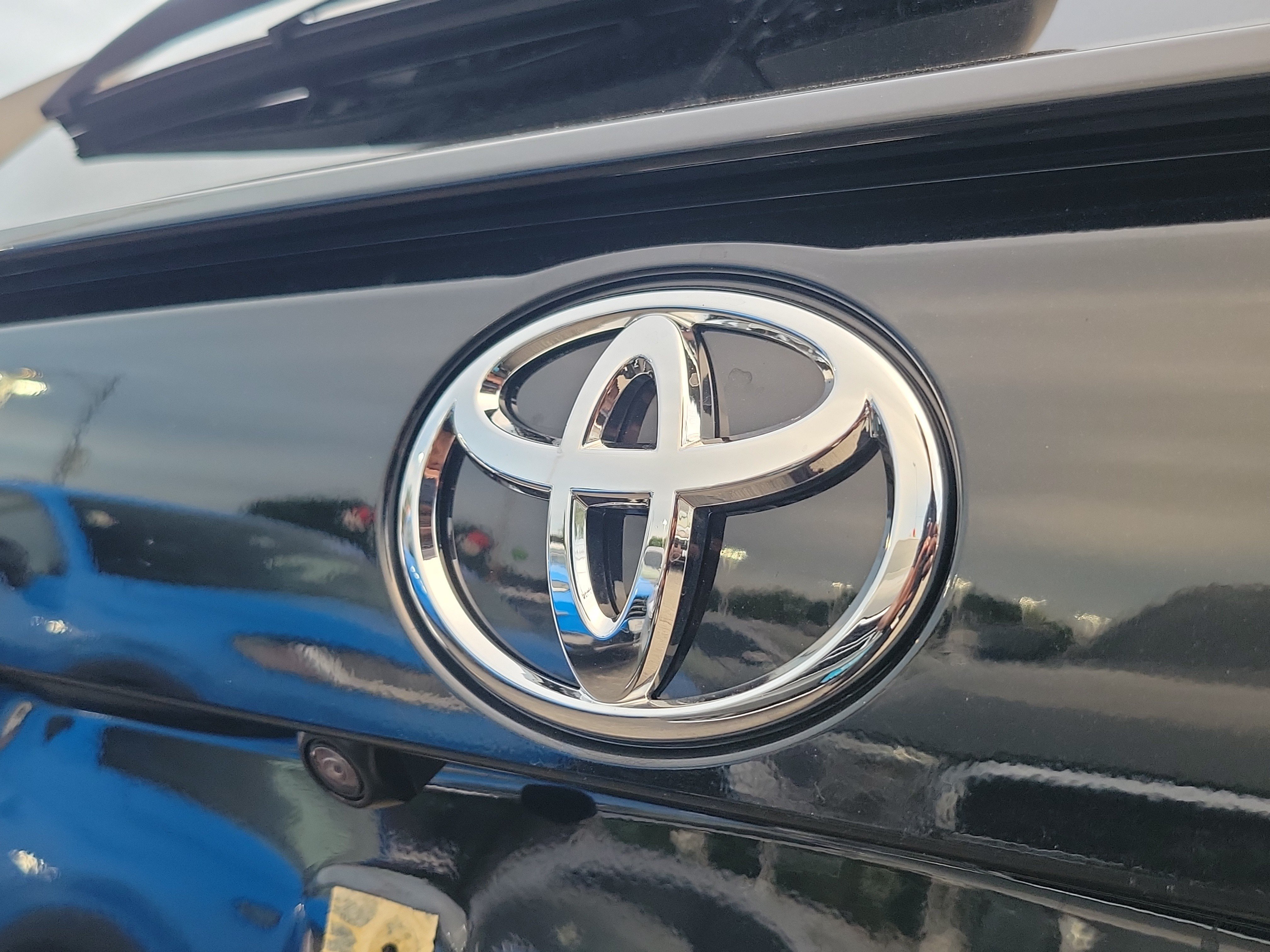 Used 2025 Toyota RAV4 XLE AWD/4WD image 7