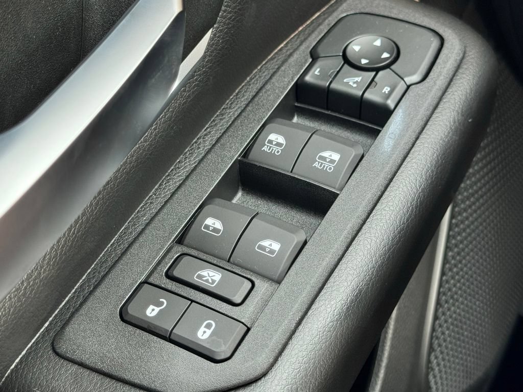 New 2026 RAM 1500 4x4 Crew Cab image 27