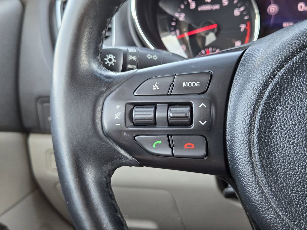 Used 2017 Kia Sedona LX w/ LX Essentials Premium Package image 26