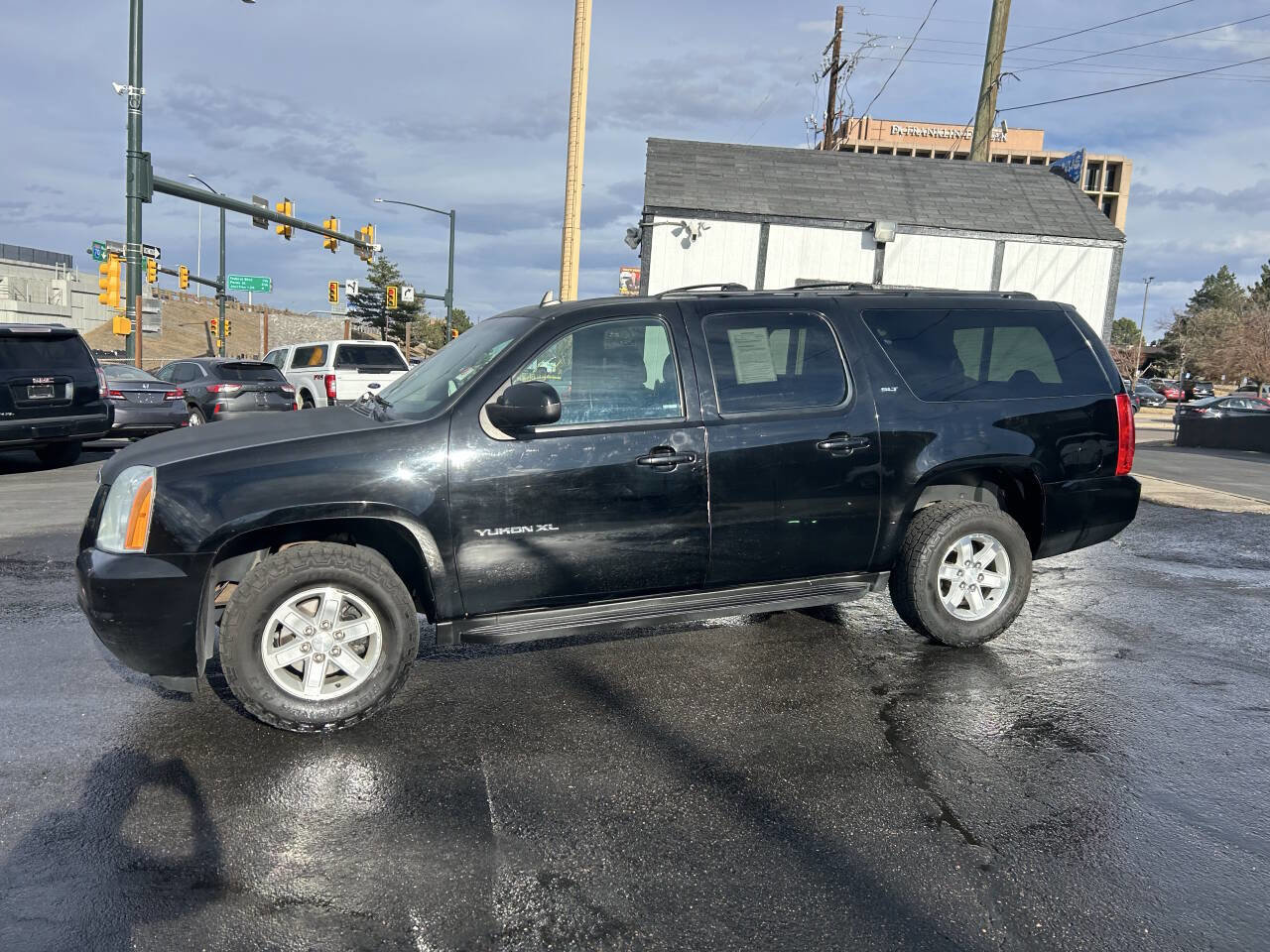 Used 2014 GMC Yukon XL SLT image 3