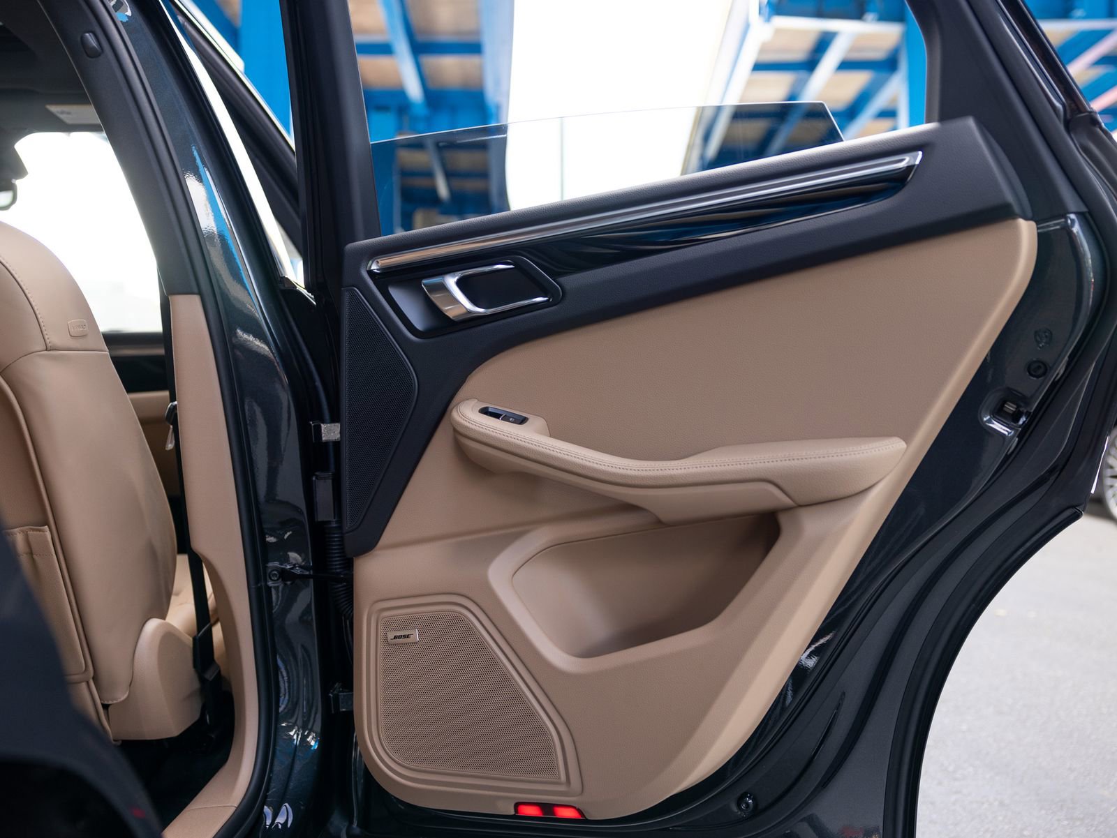 Certified 2025 Porsche Macan S image 39