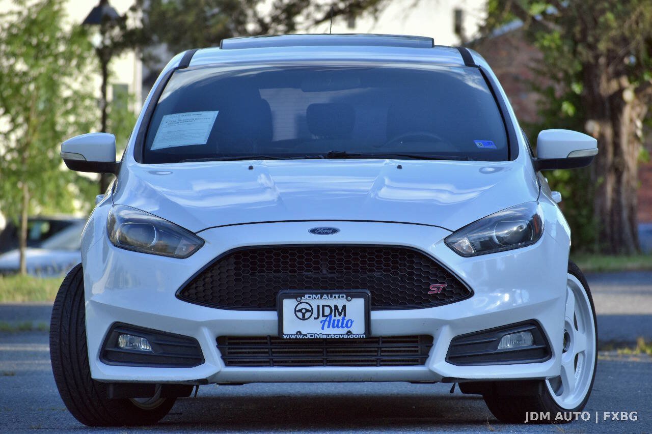 Used 2015 Ford Focus ST w/ Equipment Group 402A FWD image 3