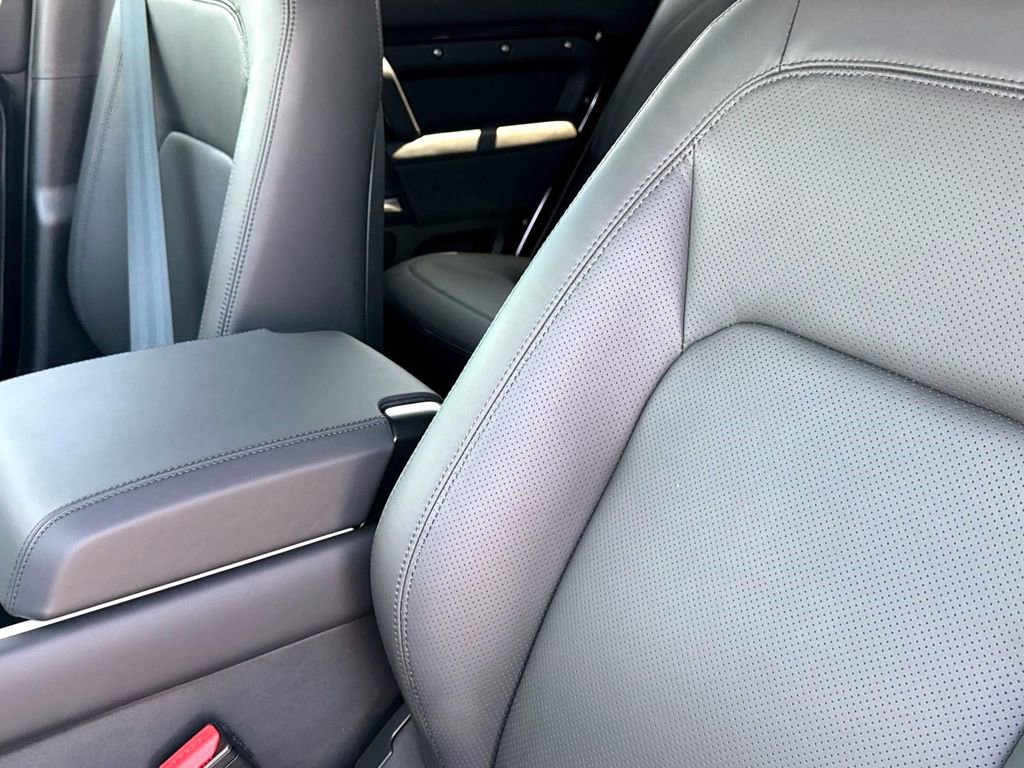 New 2025 Land Rover Defender 130 X-Dynamic SE image 19