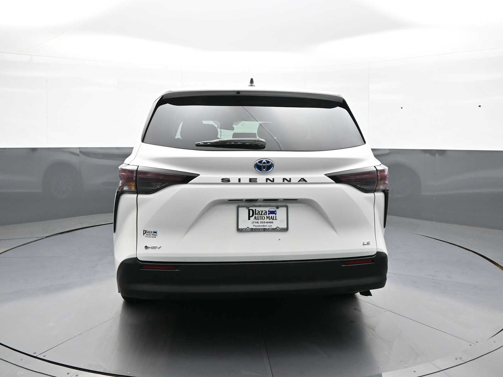 Certified 2025 Toyota Sienna LE FWD image 6