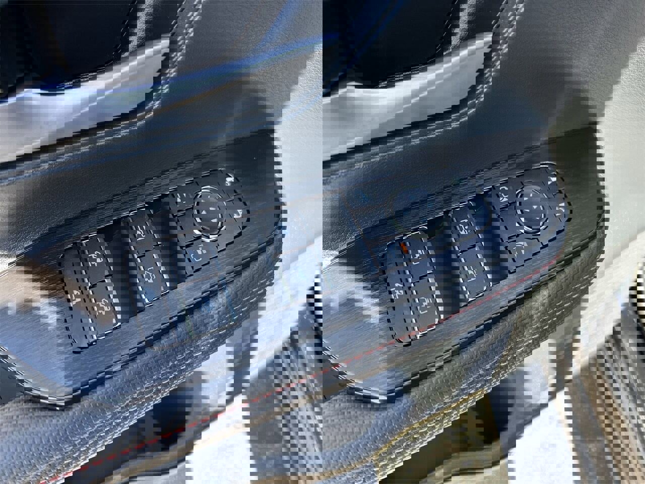 New 2025 Nissan Kicks SR image 23