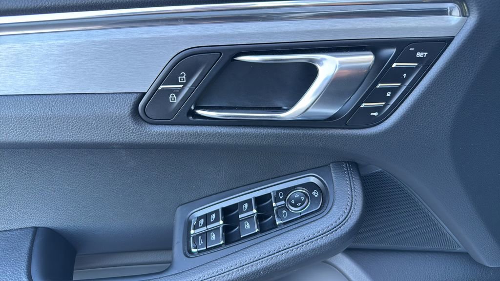 Used 2026 Porsche Macan image 8