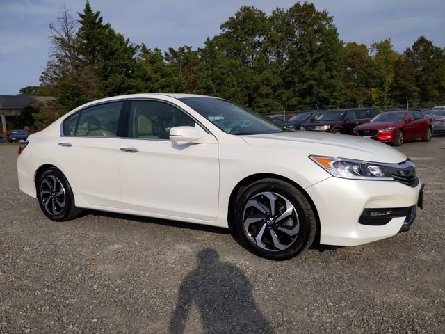 Used 2017 Honda Accord EX image 2
