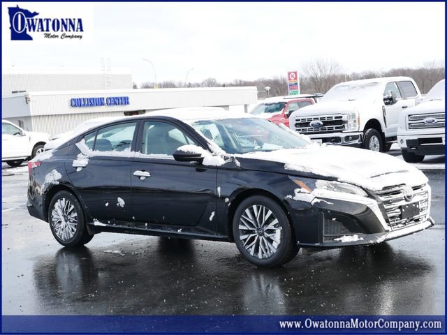 Used 2024 Nissan Altima 2.5 SV image 1