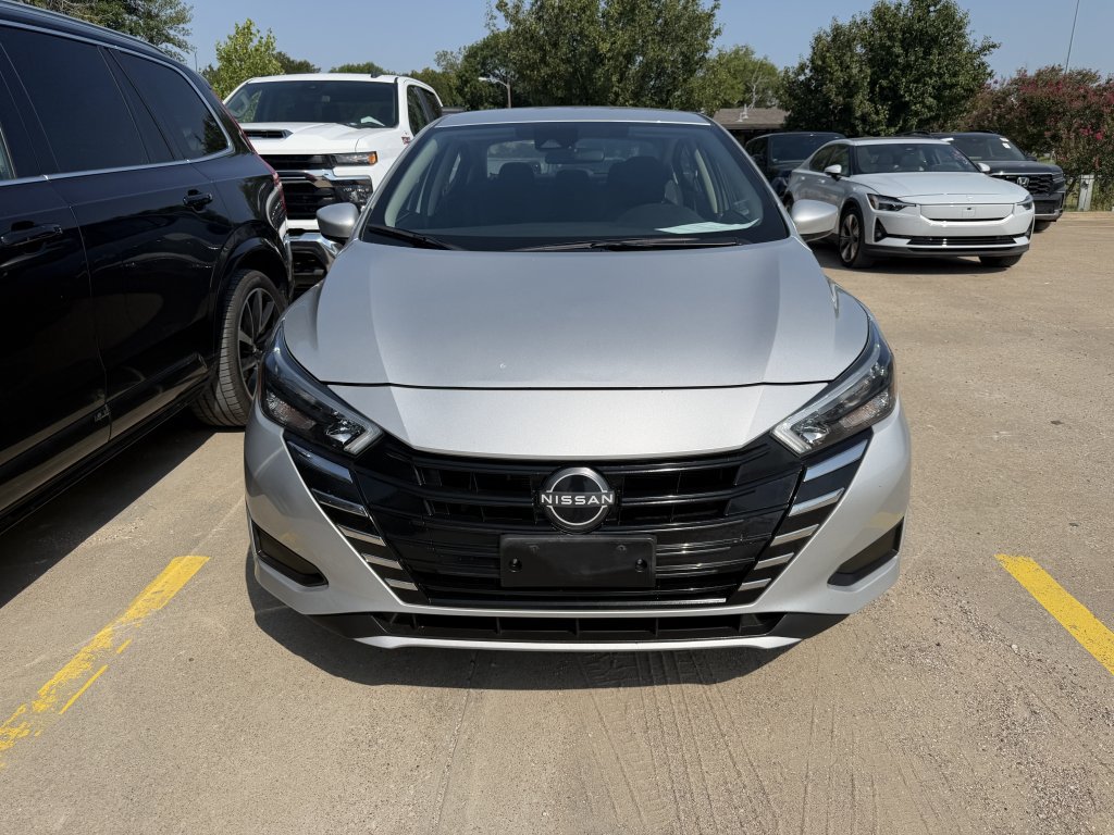 Used 2025 Nissan Versa SV FWD image 5