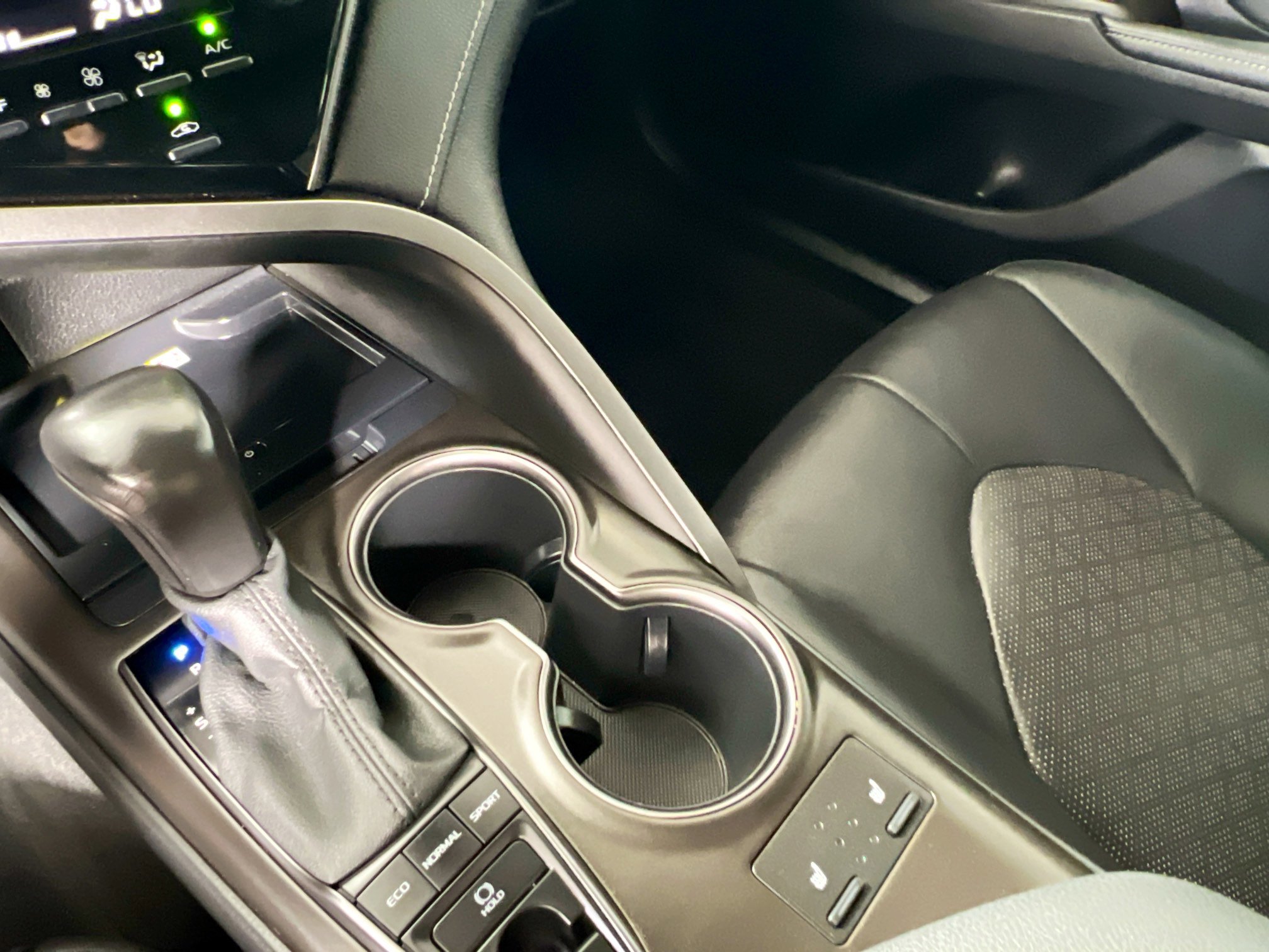 Used 2022 Toyota Camry XSE image 26