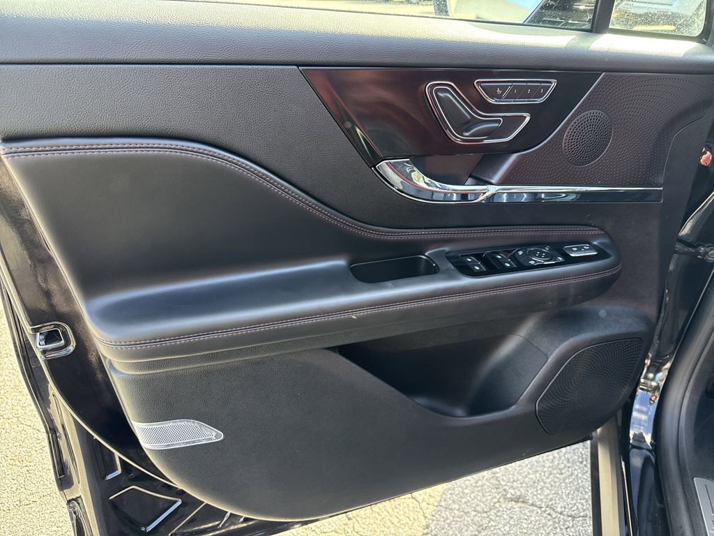 Used 2025 Lincoln Corsair Reserve image 10