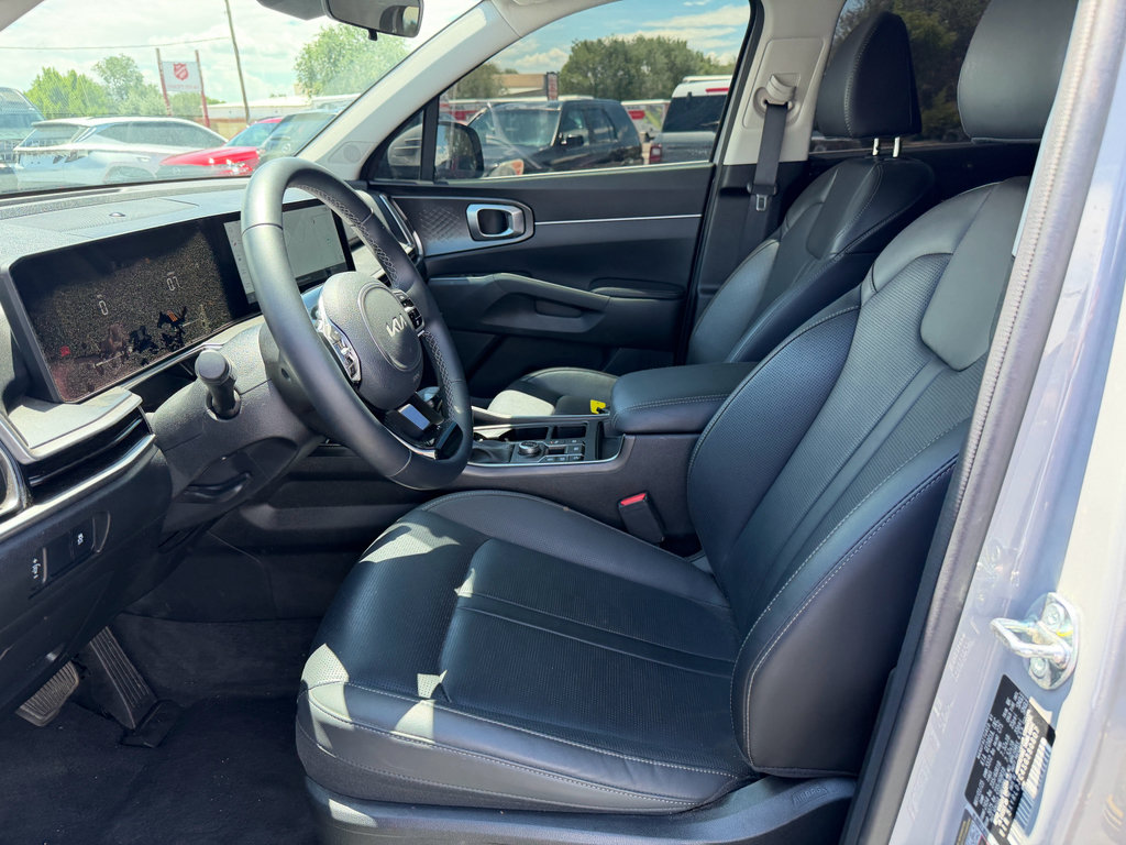 Used 2025 Kia Sorento S AWD/4WD image 10