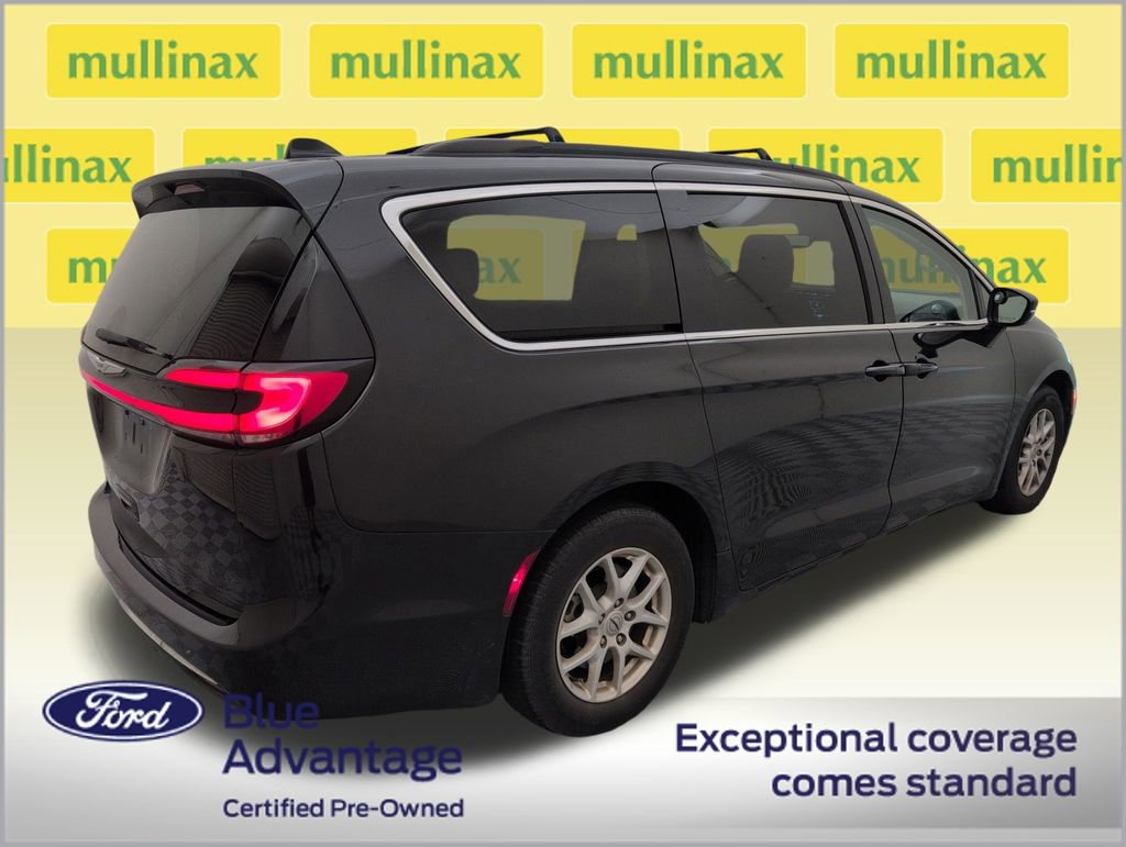 Used 2022 Chrysler Pacifica Touring-L FWD image 3