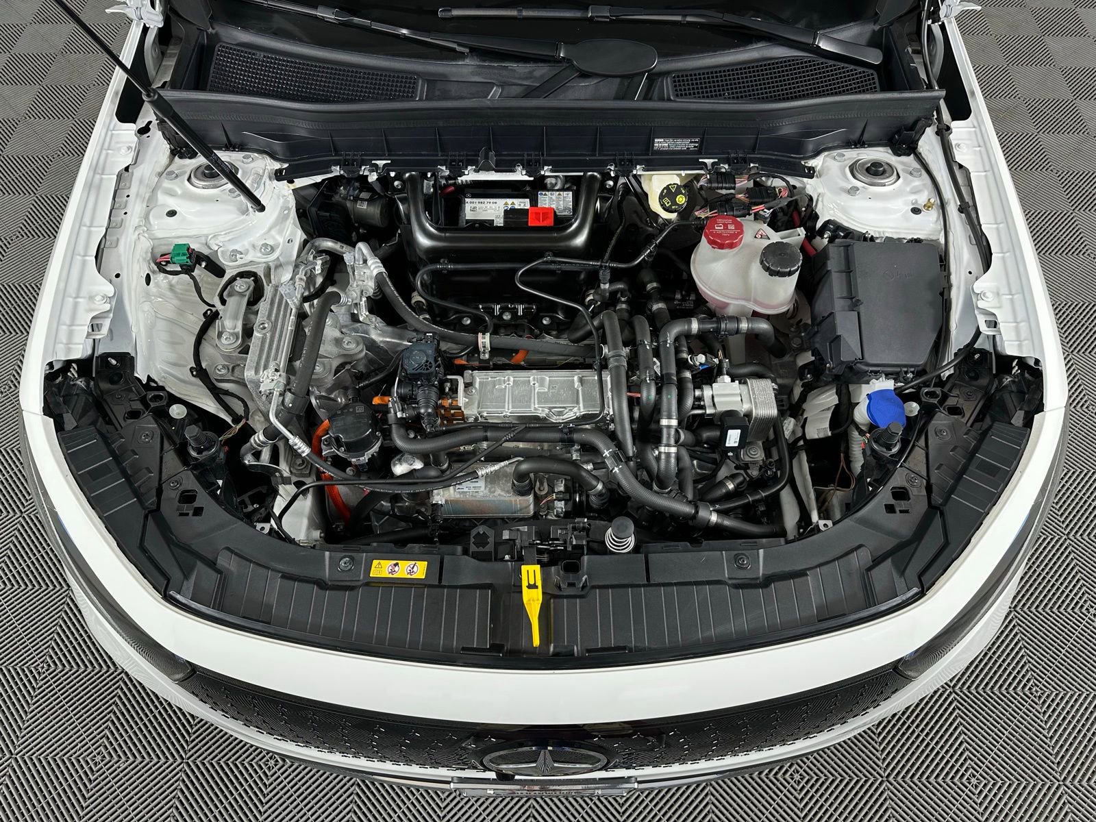 Used 2024 Mercedes-Benz EQB 300 4MATIC image 24