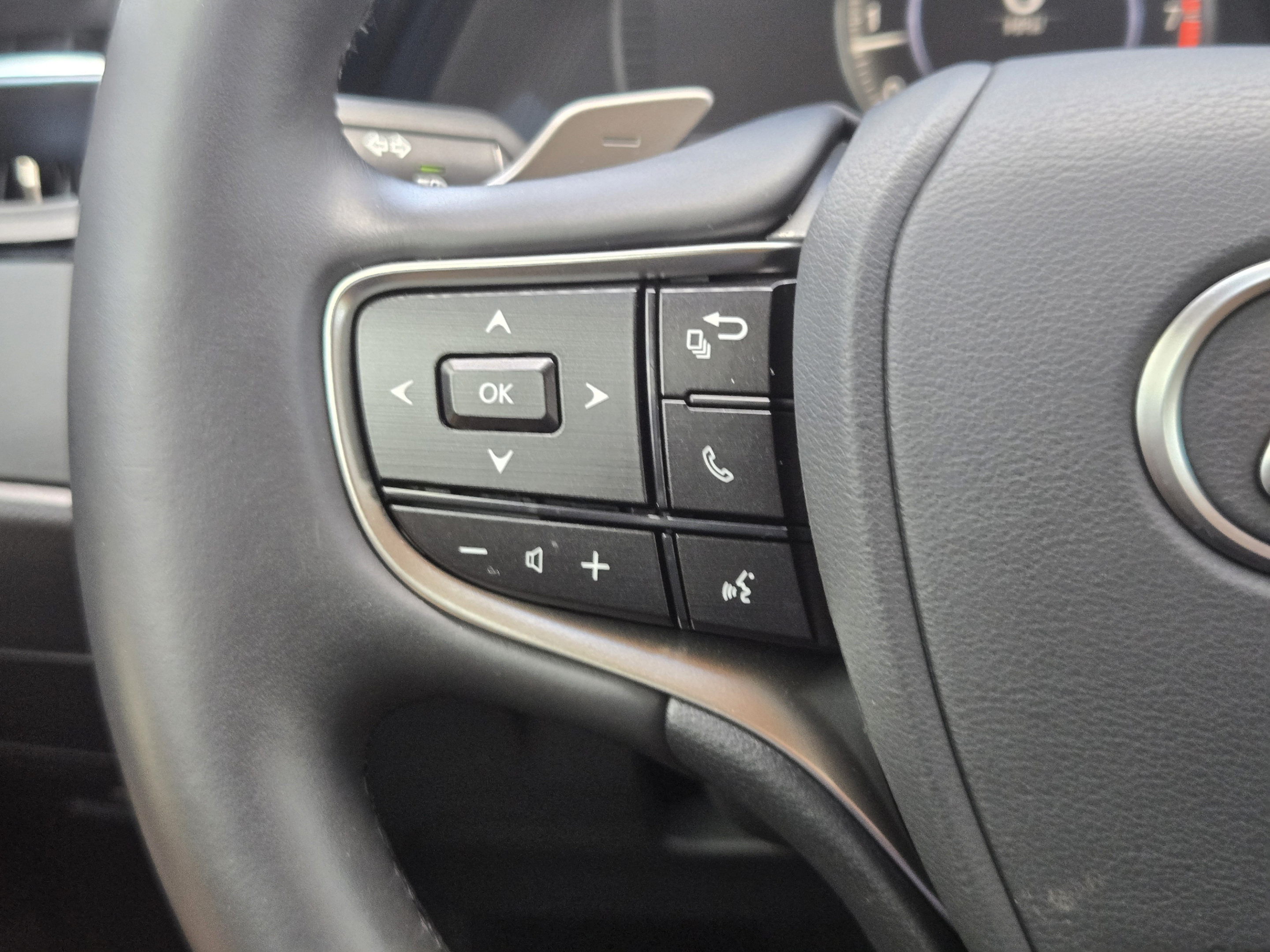 Certified 2025 Lexus ES 350 w/ Premium Package FWD image 24