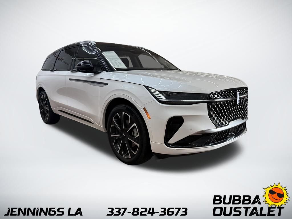 Used 2025 Lincoln Nautilus Reserve image 7