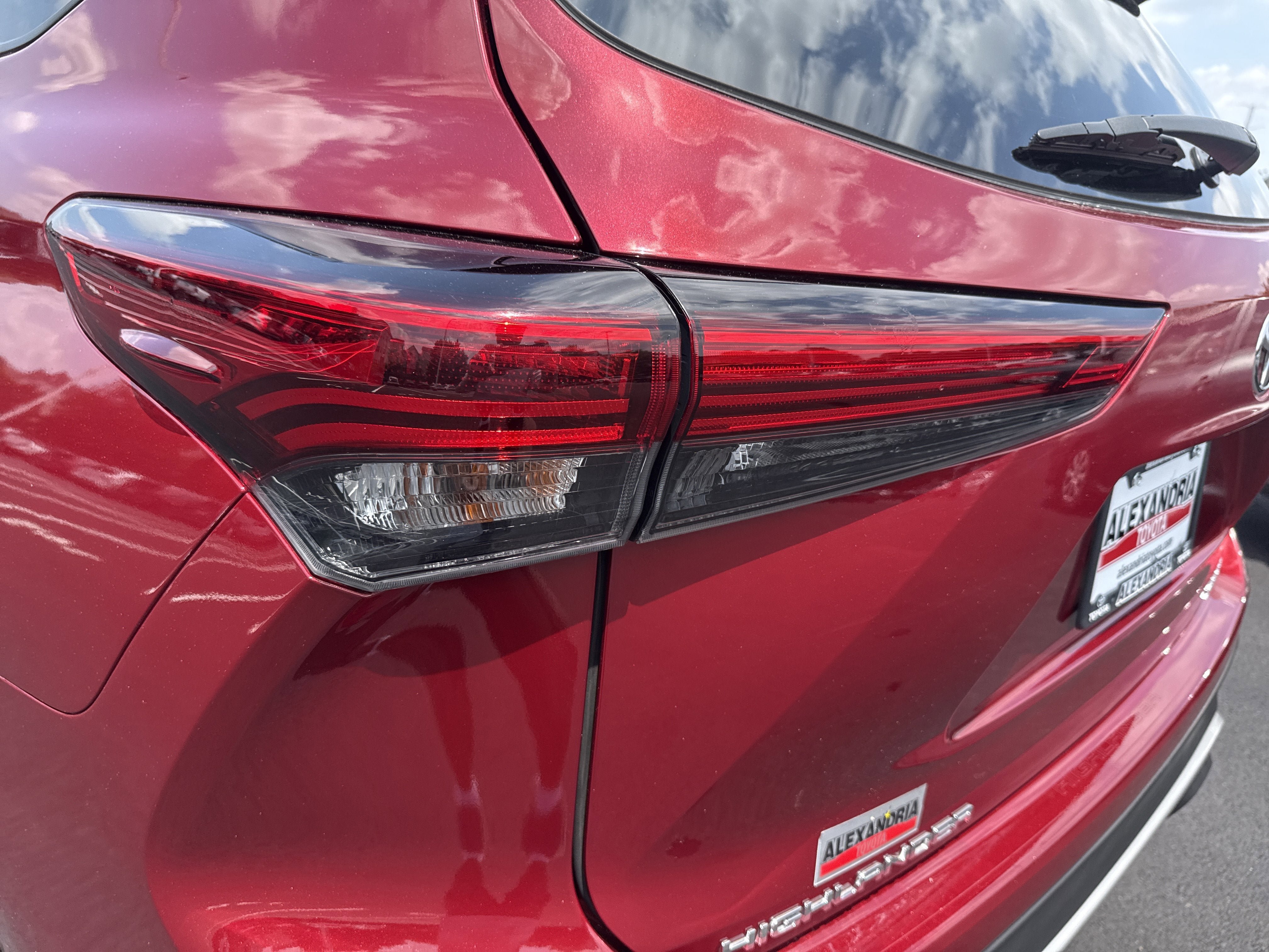 Used 2023 Toyota Highlander XSE AWD/4WD image 25