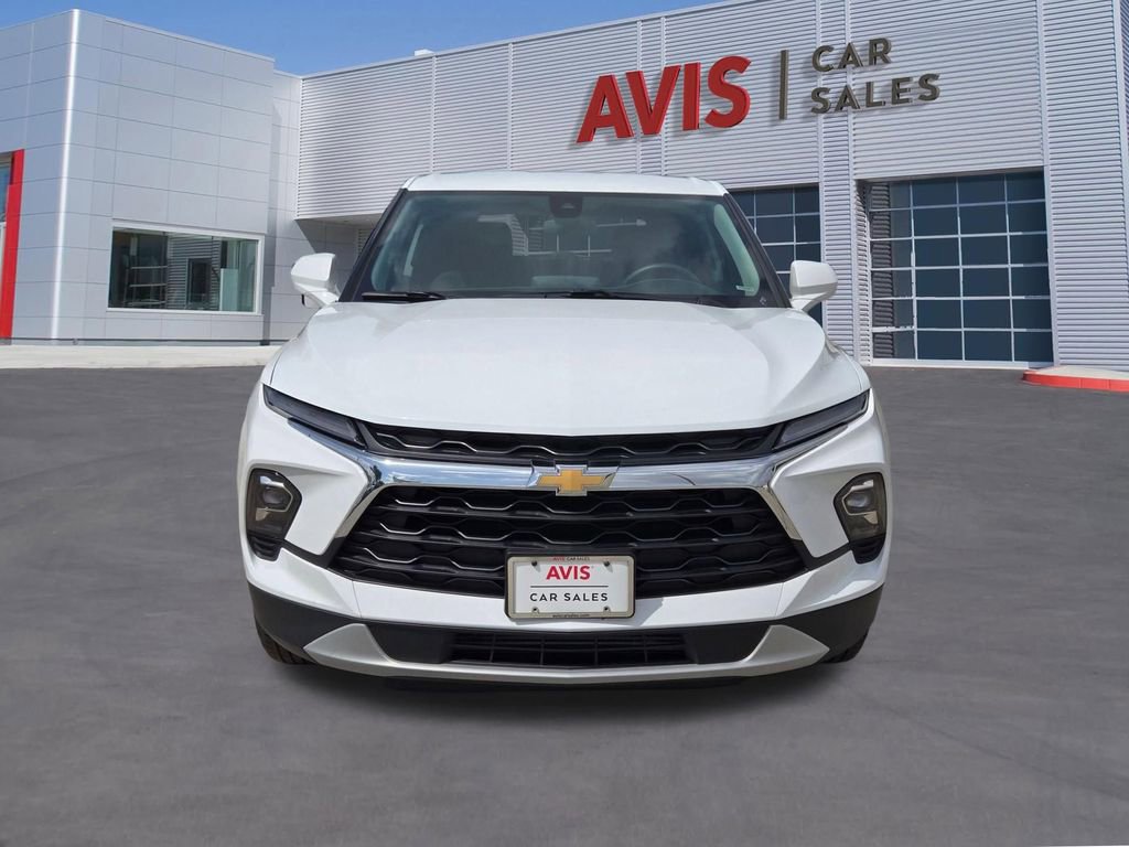 Used 2025 Chevrolet Blazer LT image 2