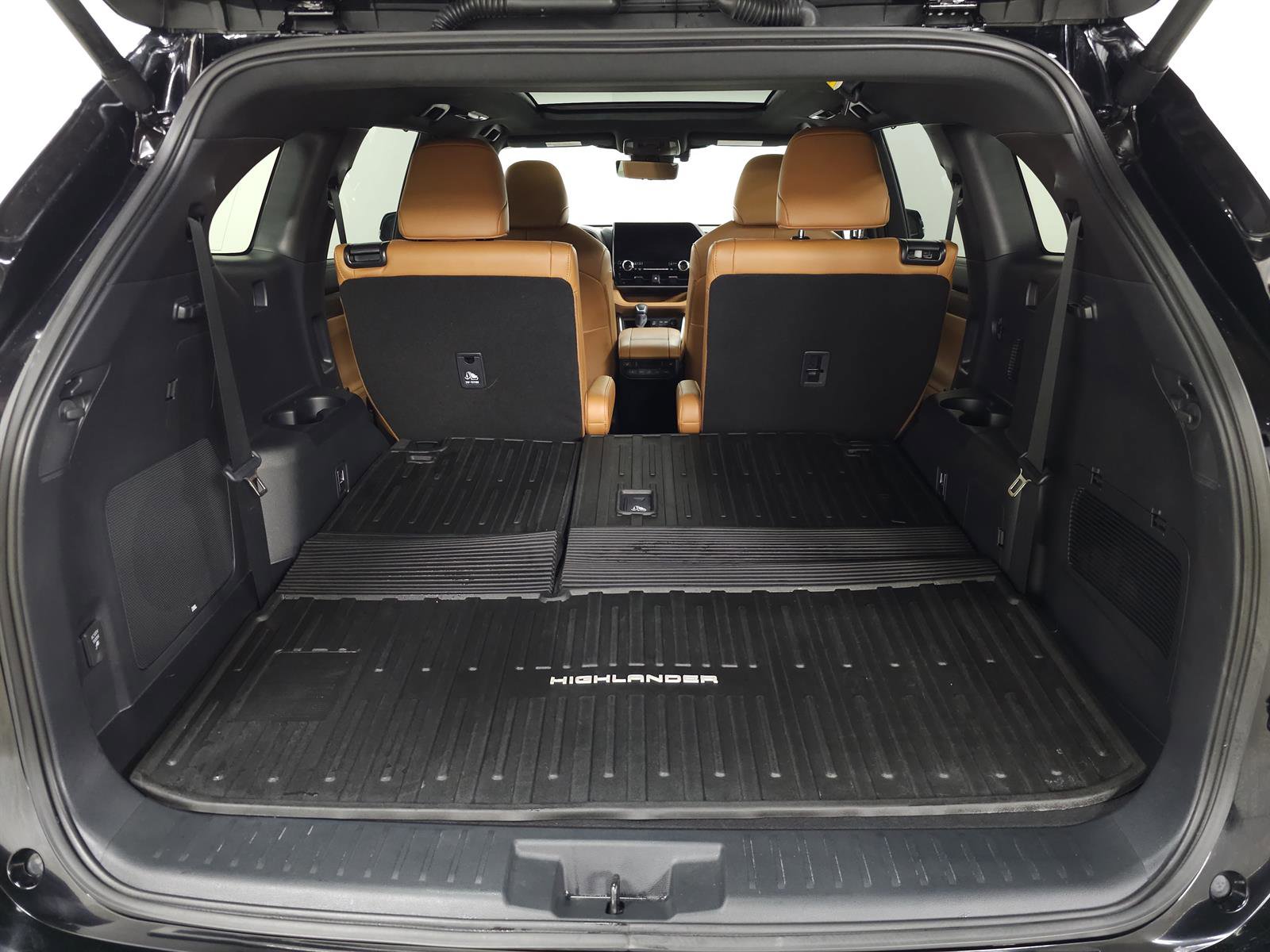 Used 2024 Toyota Highlander Platinum image 8