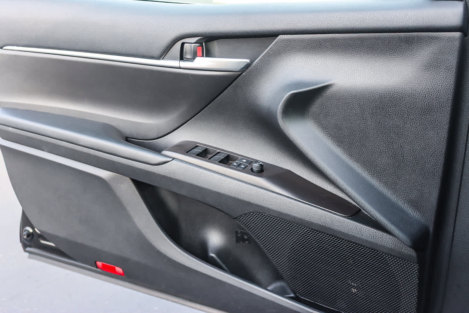 Used 2022 Toyota Camry SE image 19