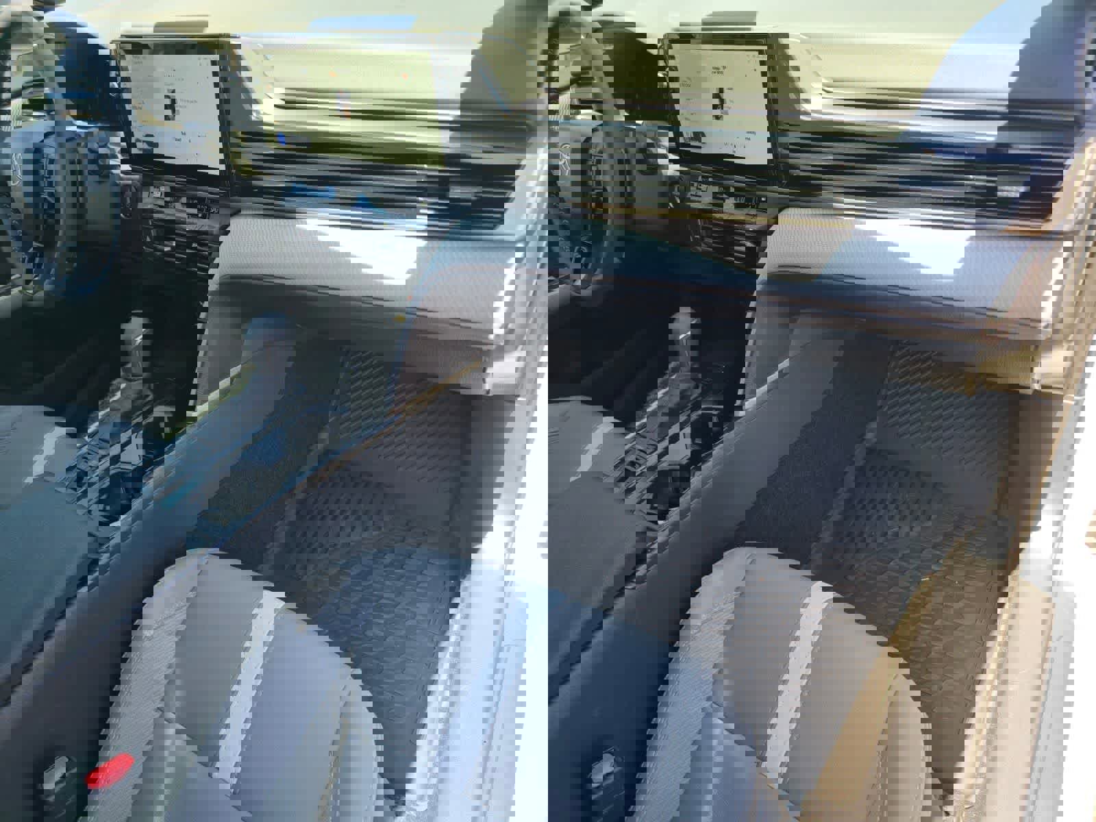 Used 2026 Toyota Camry SE w/ Multimedia Upgrade Package FWD image 8