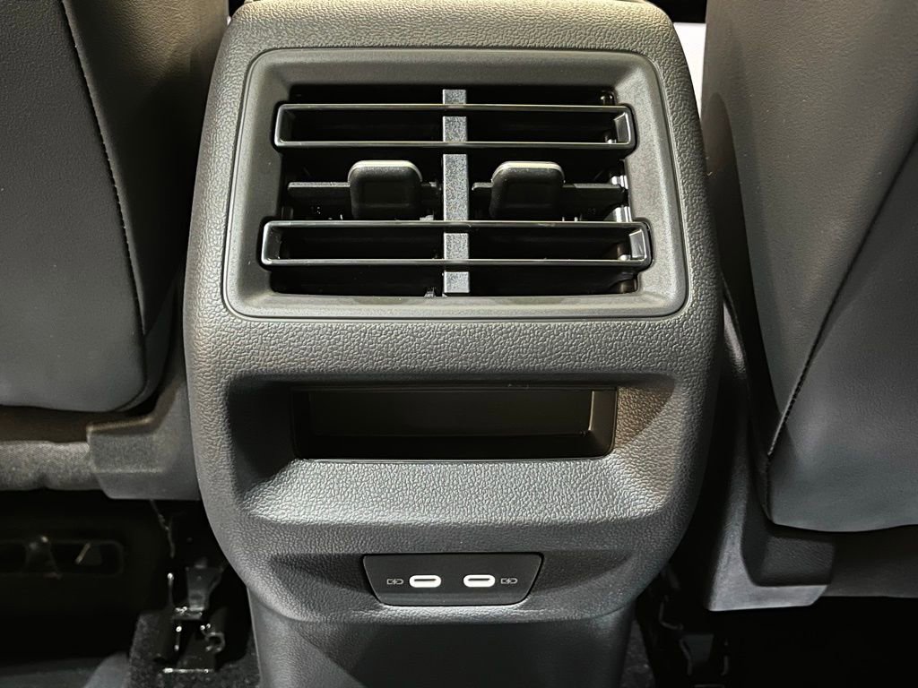 New 2025 Volkswagen Tiguan SE image 22
