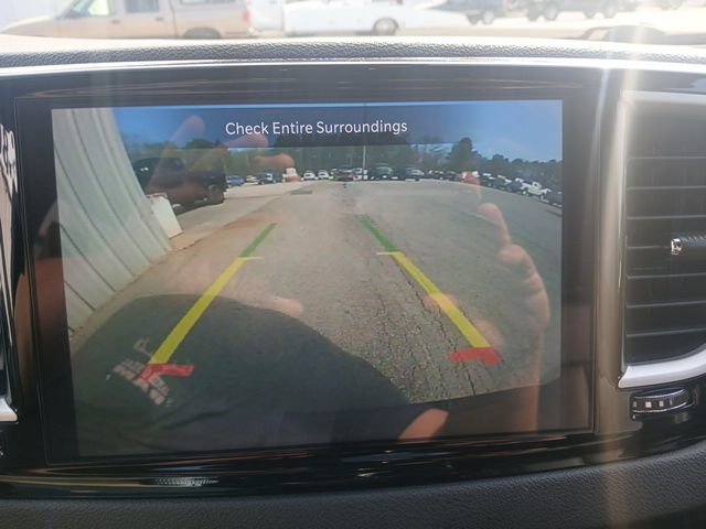 Used 2025 Chrysler Pacifica Select image 35