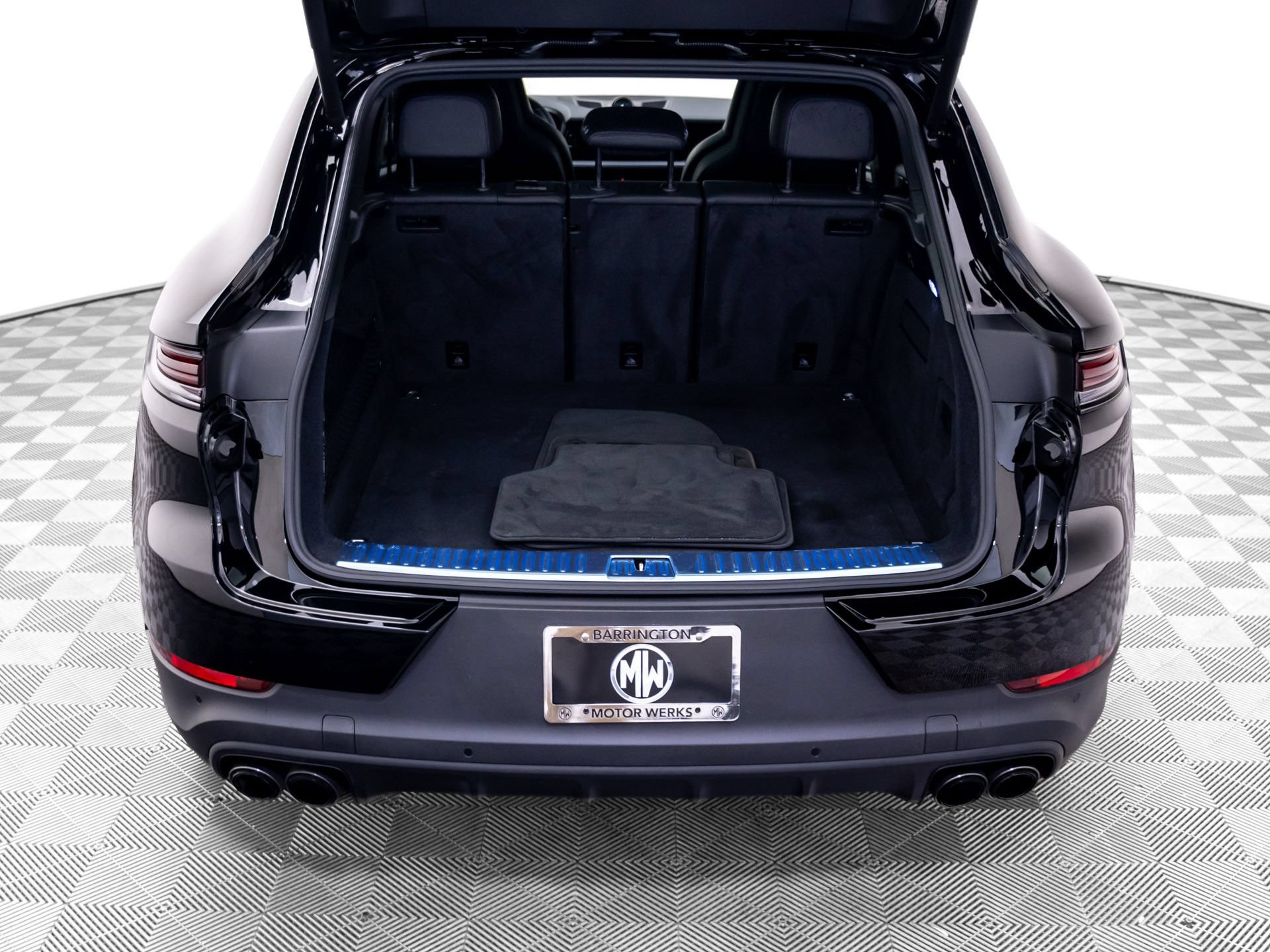 Used 2024 Porsche Cayenne S AWD/4WD image 34