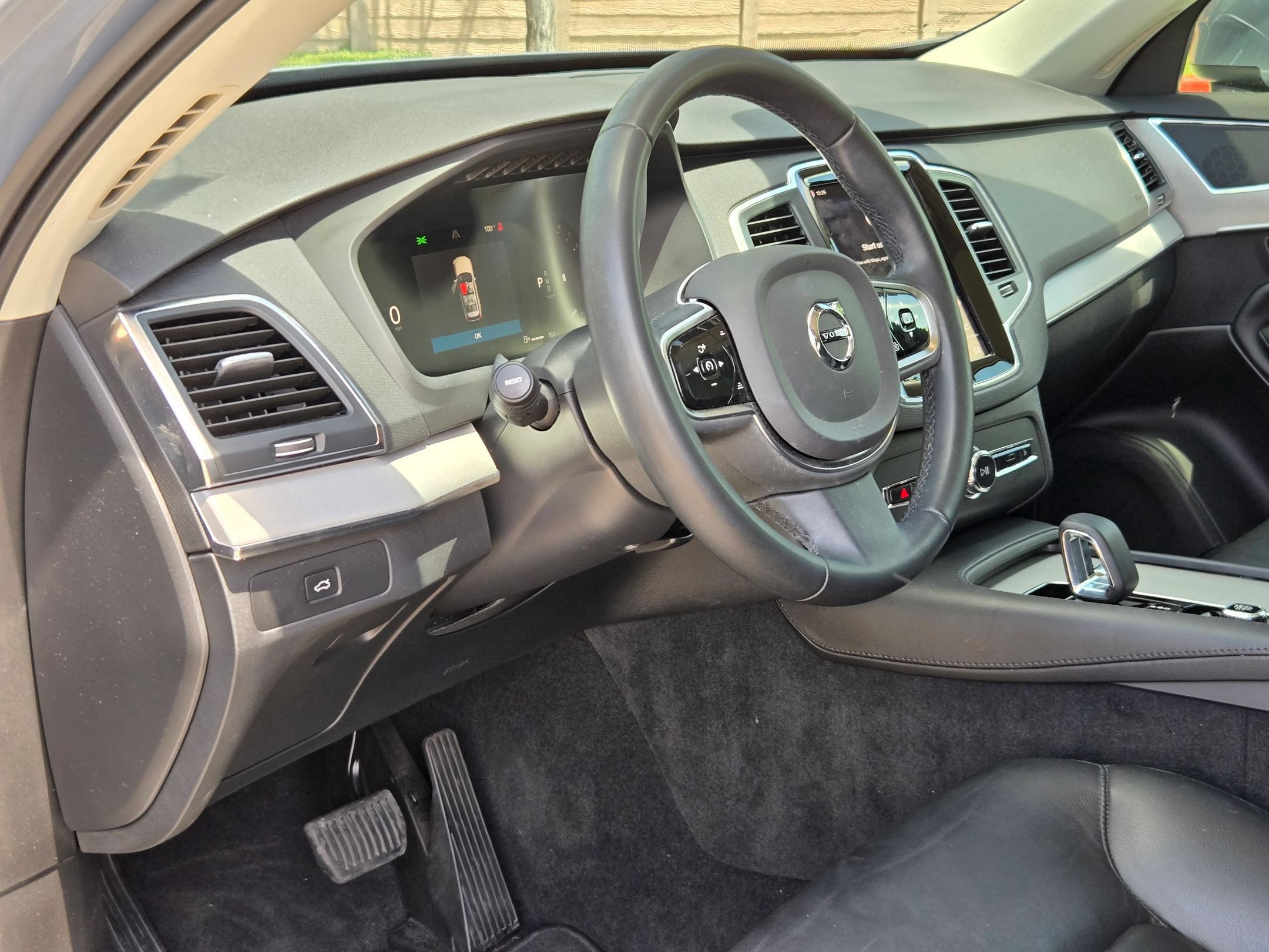 Used 2023 Volvo XC90 B5 Core AWD/4WD image 12