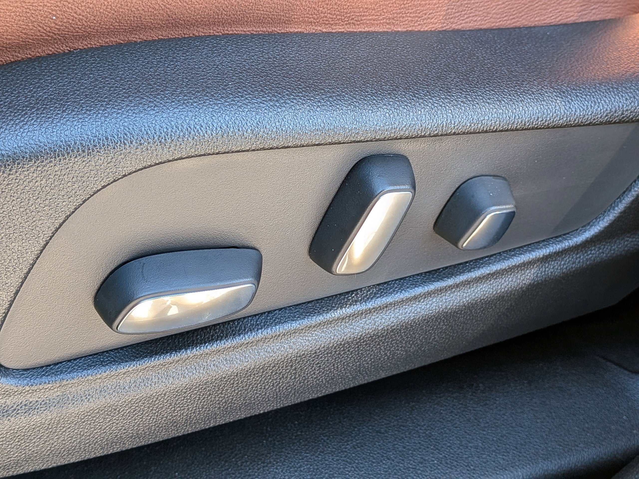 New 2025 Cadillac XT5 Sportv w/ LPO, Blue Accent Package AWD/4WD image 10