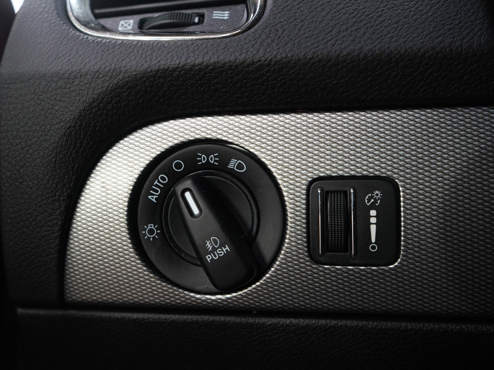 Used 2019 Dodge Durango GT image 28