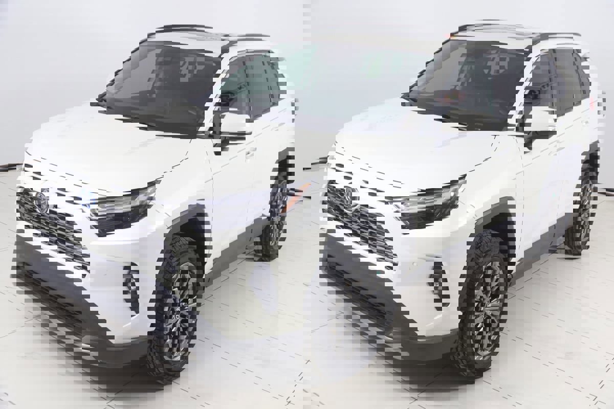 Used 2022 Toyota RAV4 Limited image 19
